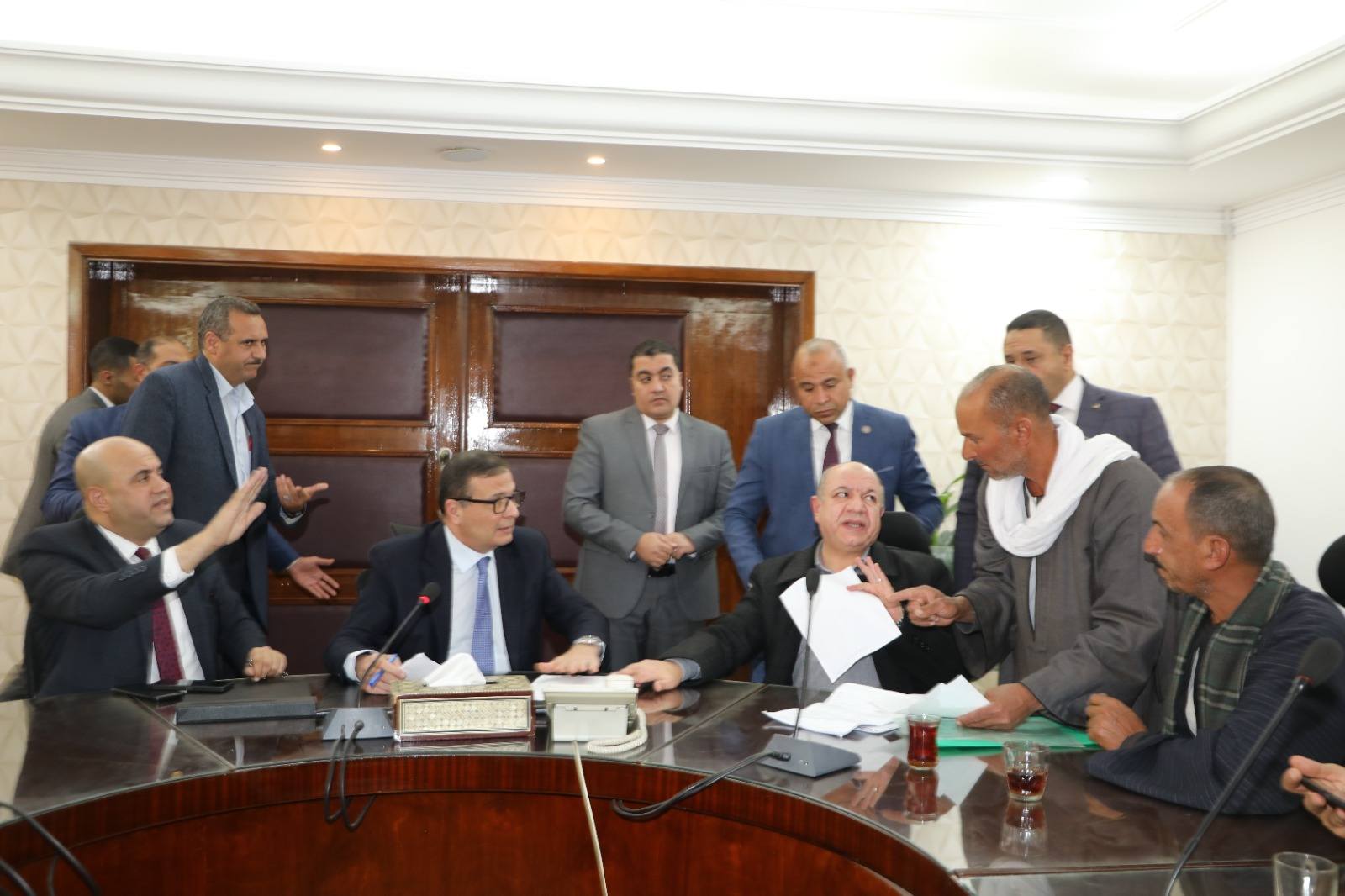 وزير الزراعة يستقبل عدد من مزارعي ومنتفعي الإصلاح الزراعي