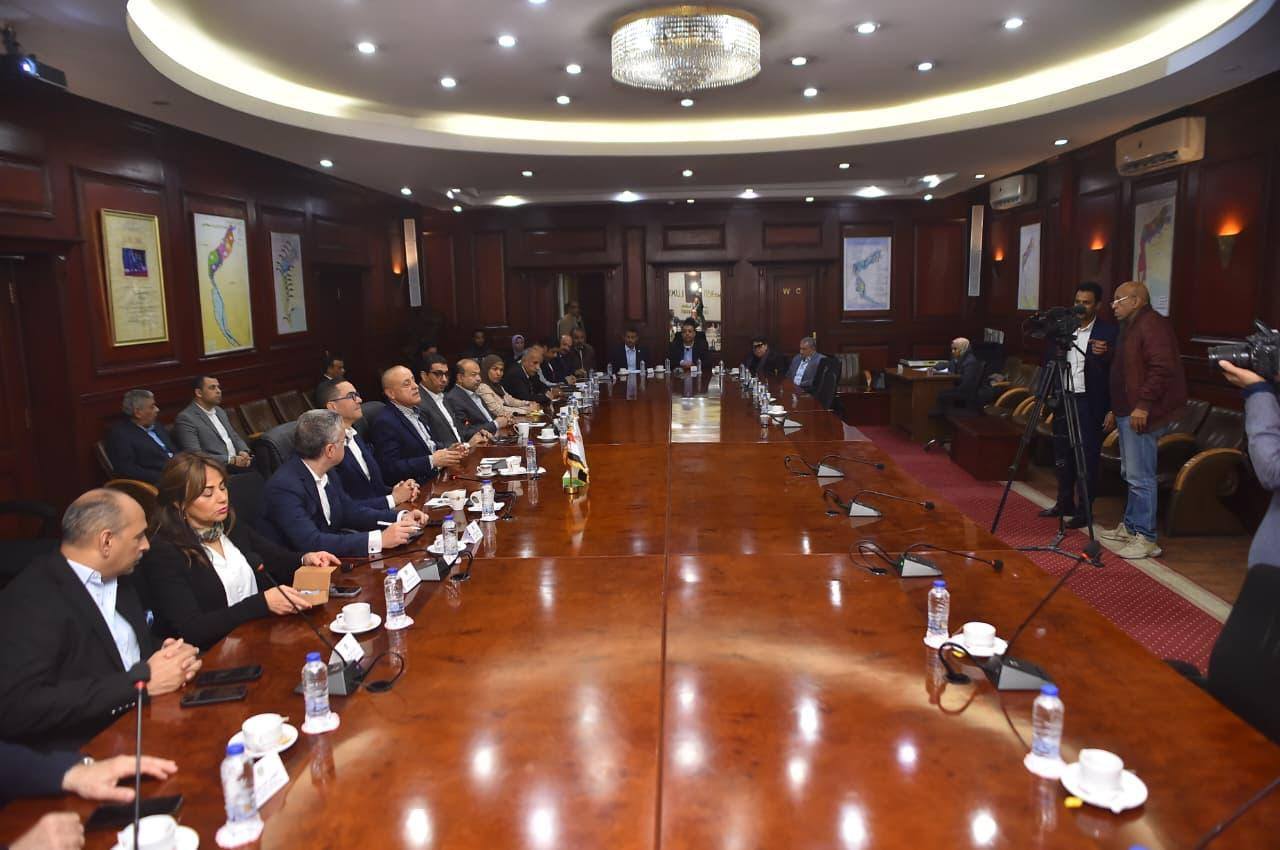 وزير الاستثمار يجتمع مع مستثمري محافظة الأقصر