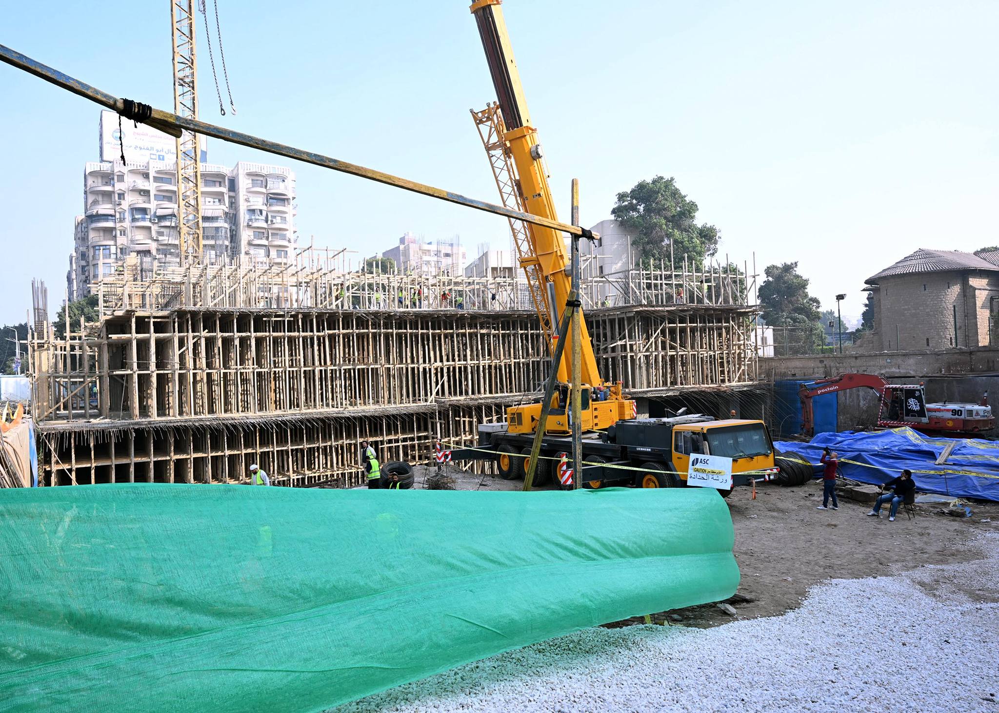 رئيس الوزراء يتفقد مستشفى أورام دار السلام