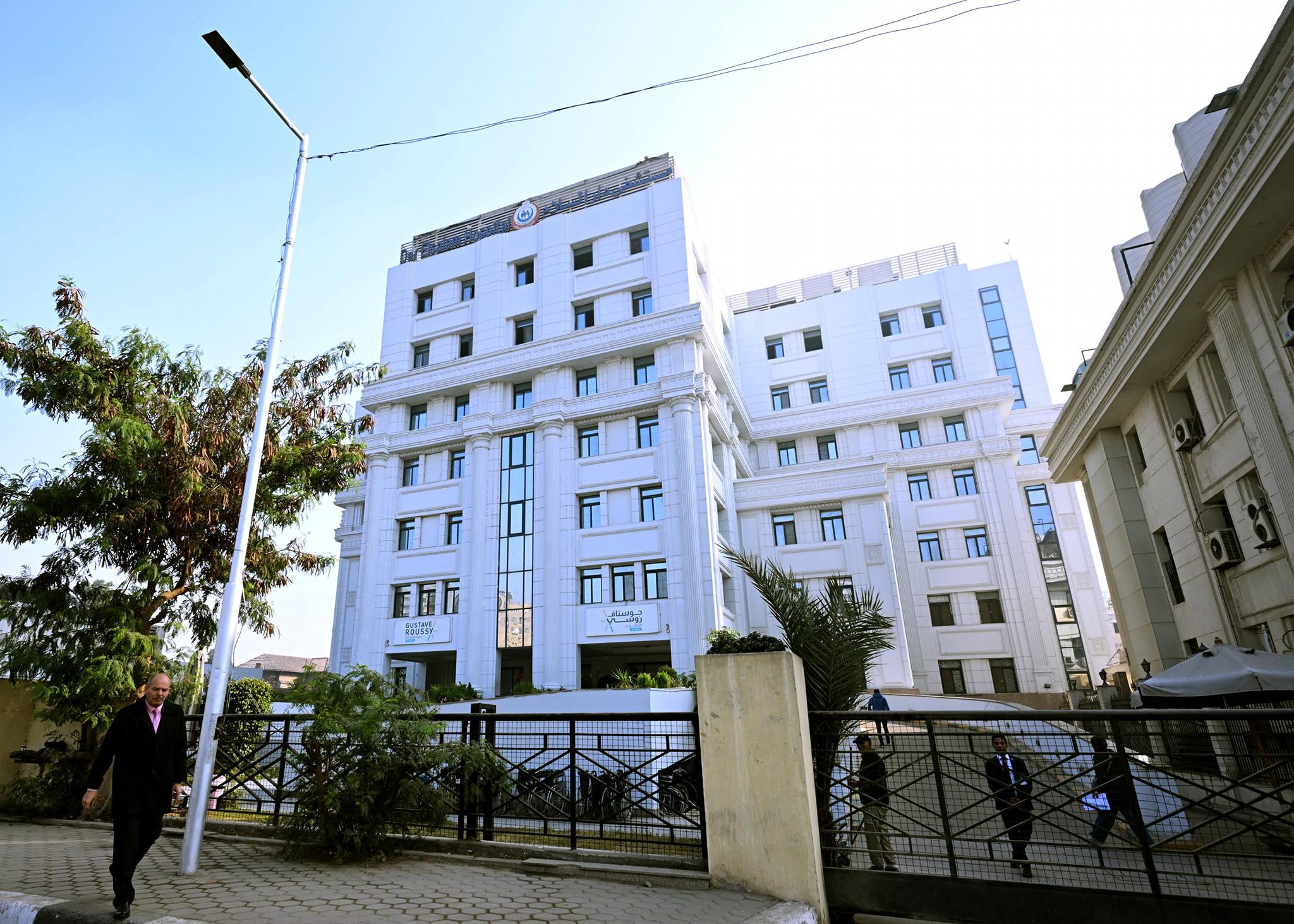 رئيس الوزراء يتفقد مستشفى أورام دار السلام