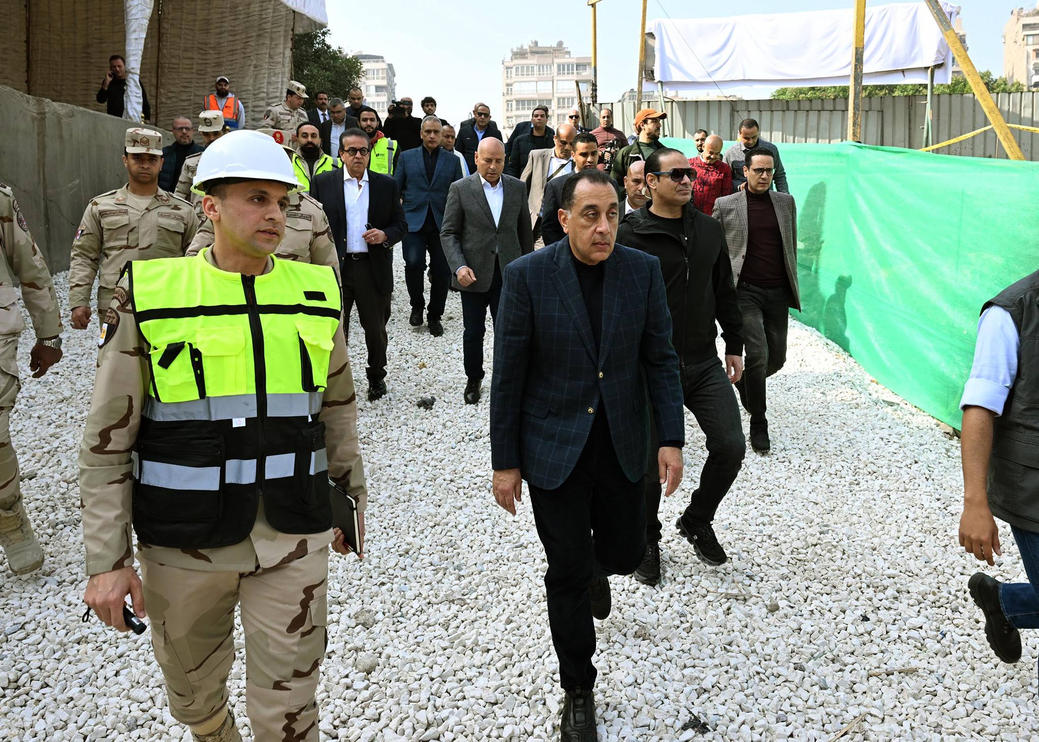 رئيس الوزراء يتفقد مستشفى أورام دار السلام