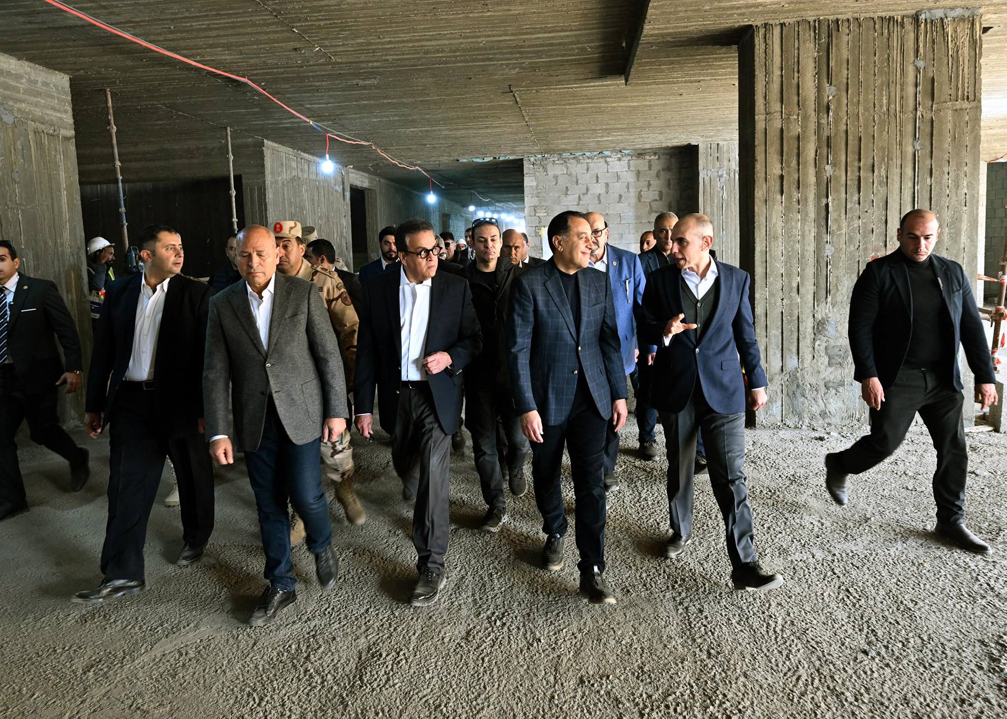 مدبولي يتابع الموقف التنفيذي لمشروع تطوير مدينة النيل الطبية