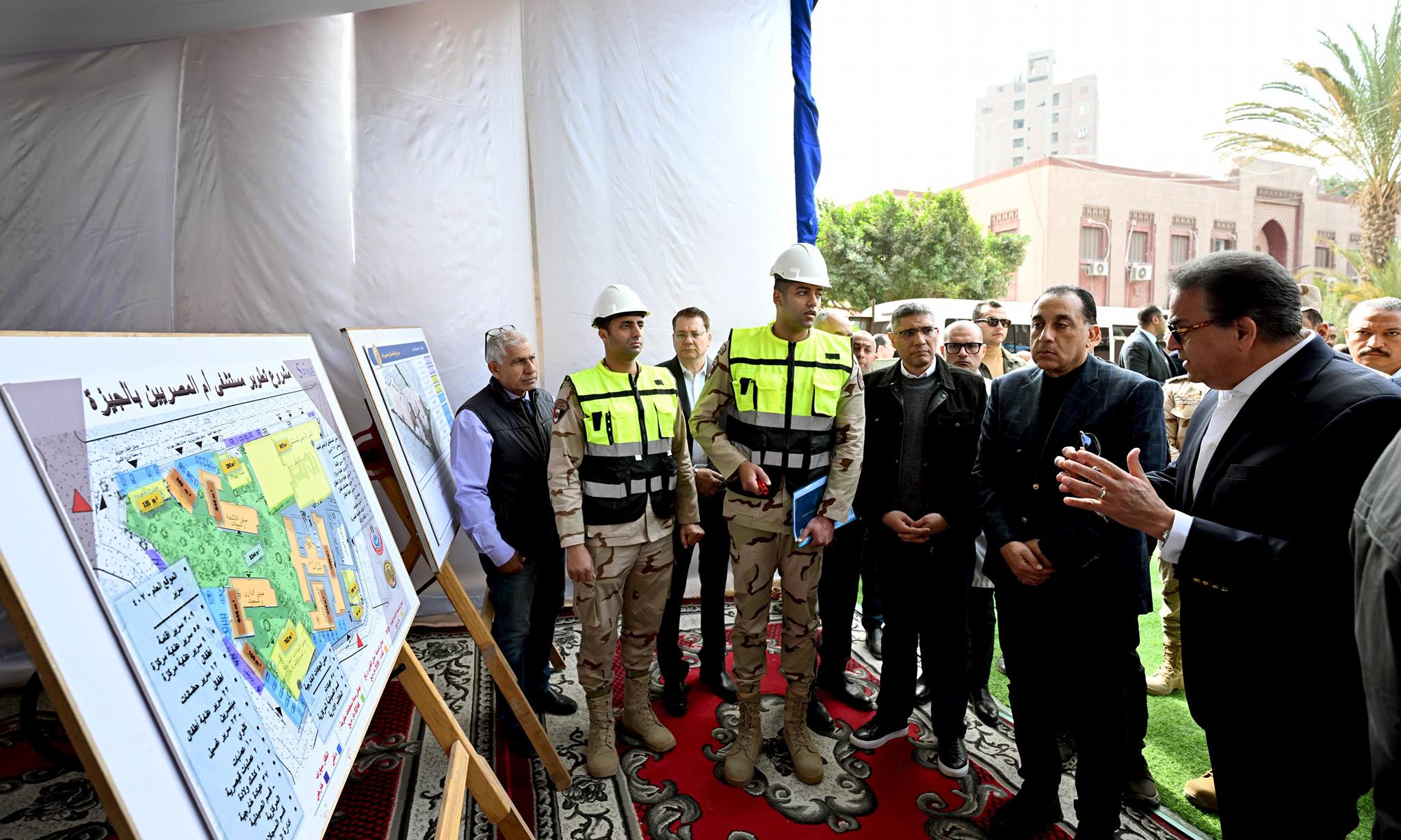 رئيس الوزراء يتفقد أعمال تطوير مستشفى أم المصريين العام