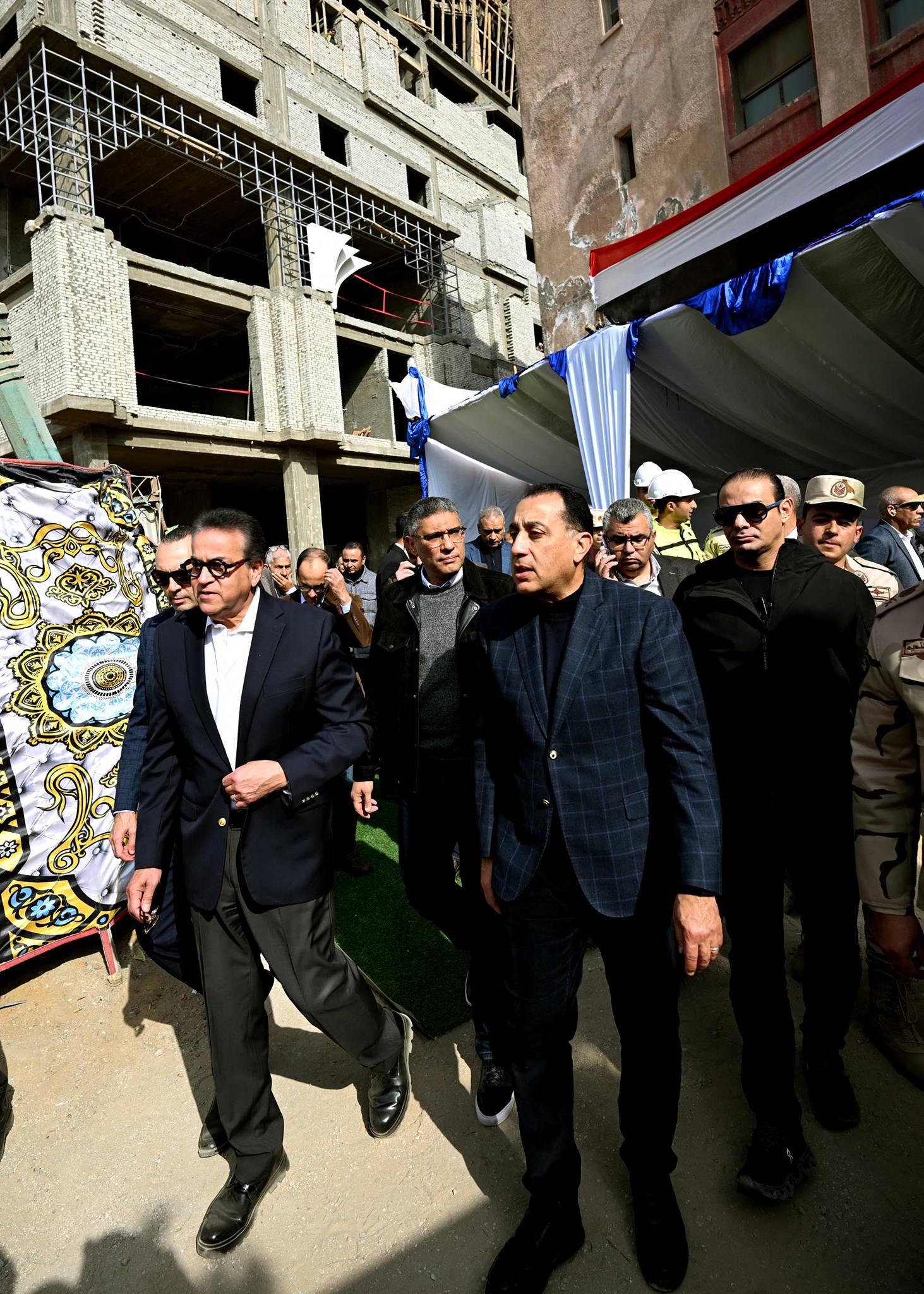رئيس الوزراء يتفقد أعمال تطوير مستشفى أم المصريين العام
