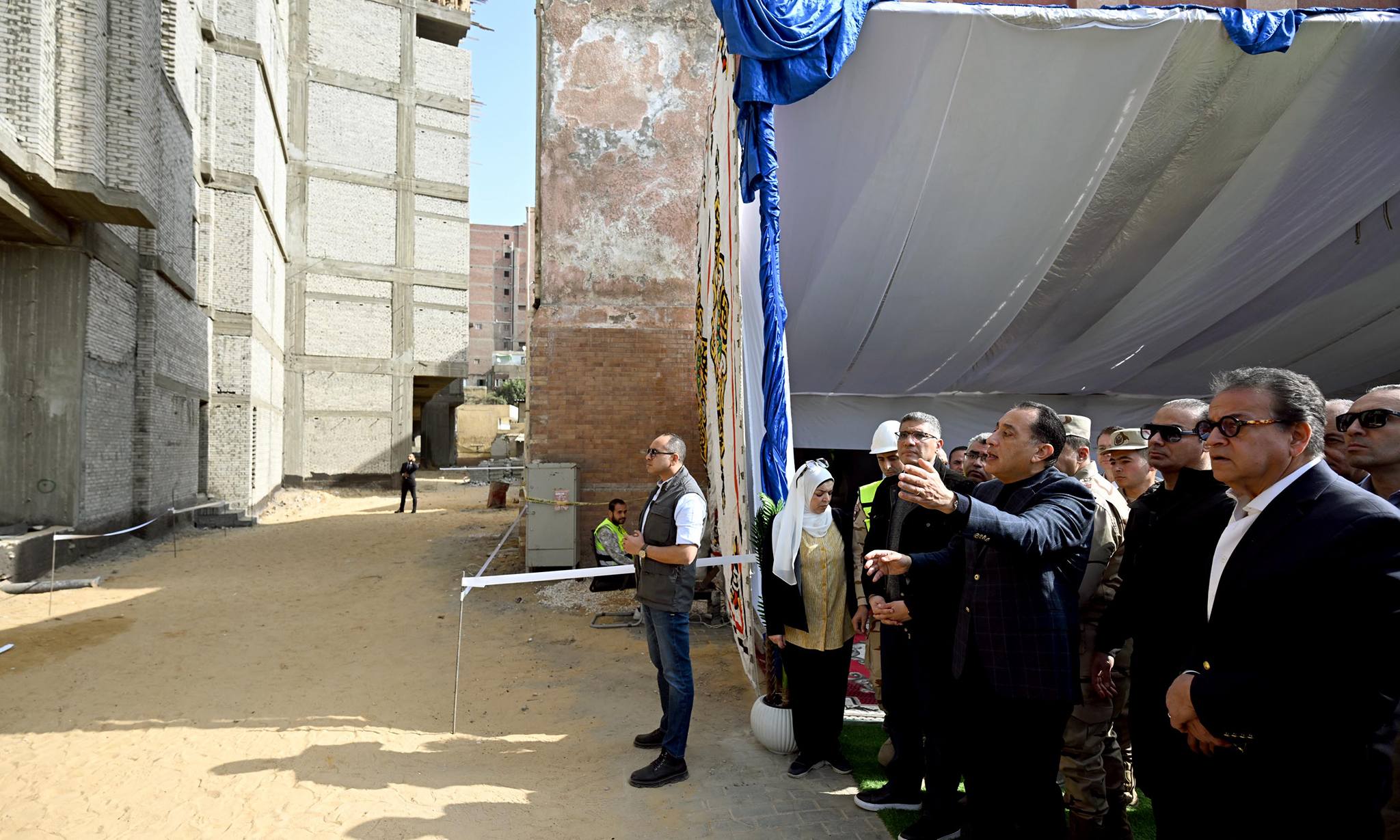 رئيس الوزراء يتفقد أعمال تطوير مستشفى أم المصريين العام