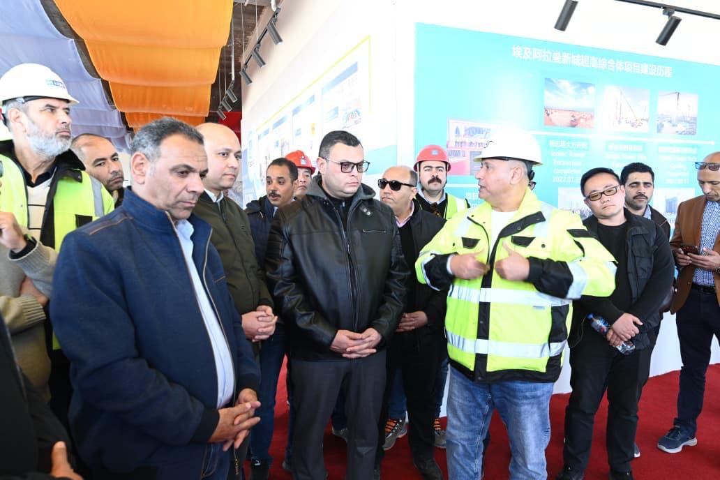 وزير الإسكان يتابع موقف تنفيذ أبراج الداون تاون بمدينة العلمين الجديدة