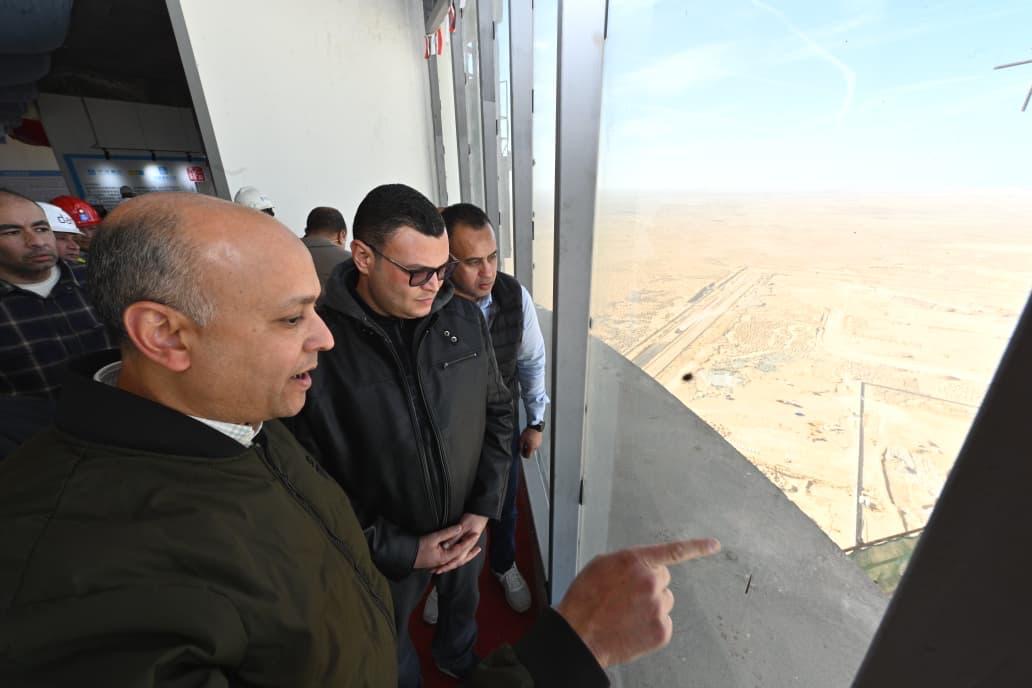 وزير الإسكان يتابع موقف تنفيذ أبراج الداون تاون بمدينة العلمين الجديدة