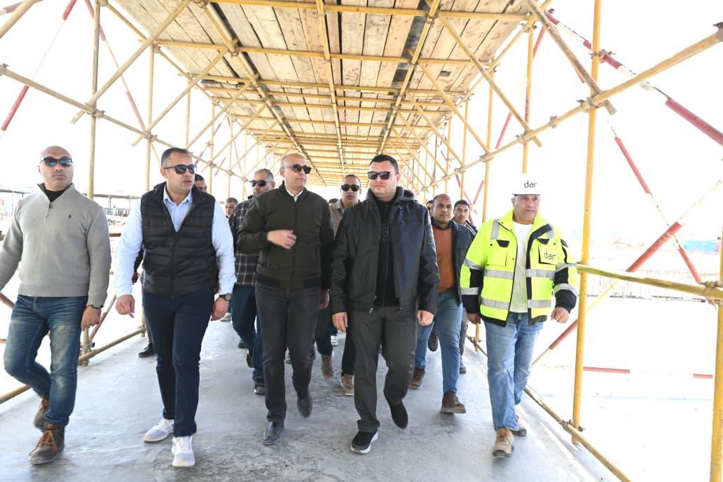 وزير الإسكان يتابع موقف تنفيذ أبراج الداون تاون بمدينة العلمين الجديدة