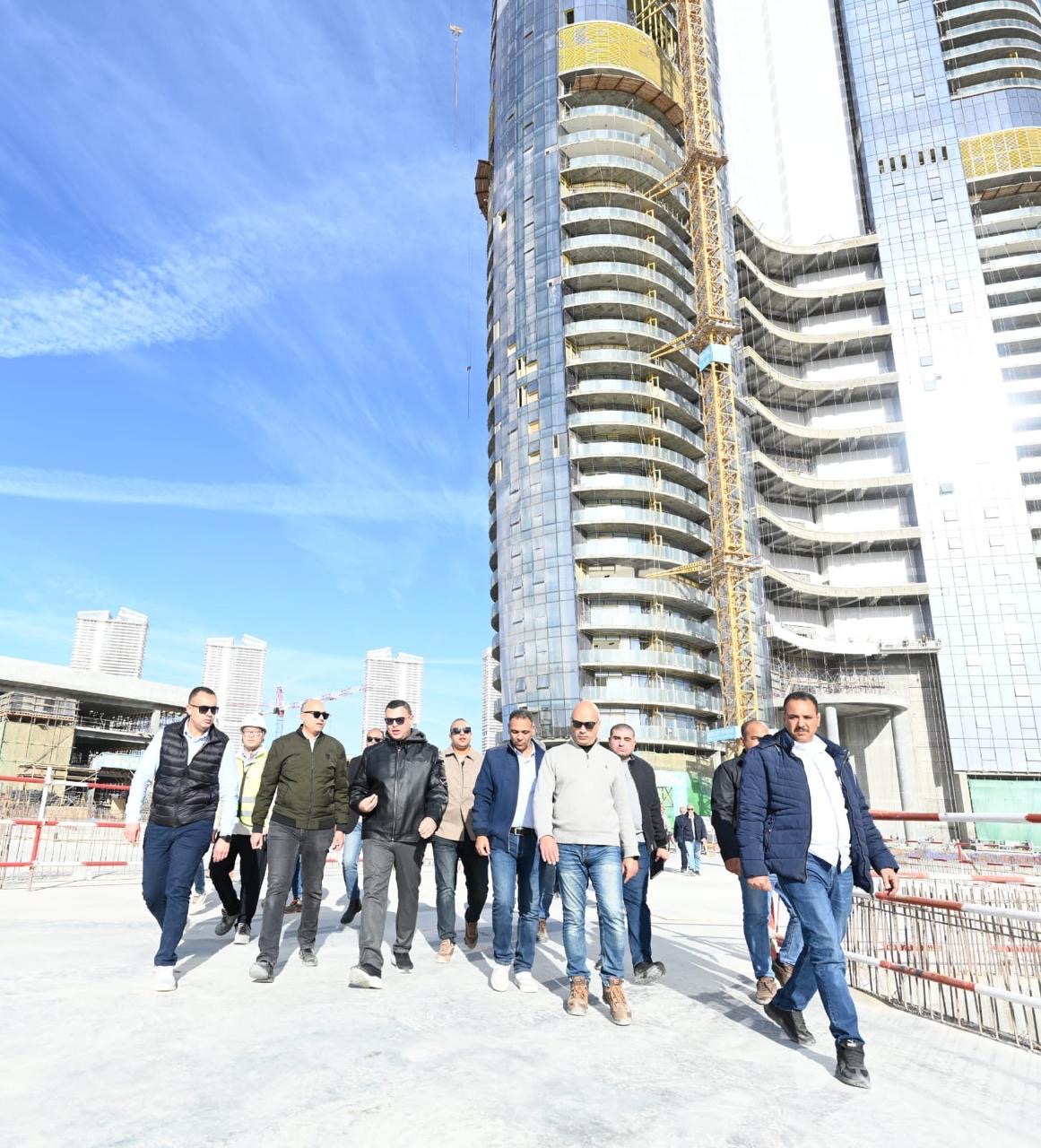 وزير الإسكان يتابع موقف تنفيذ أبراج الداون تاون بمدينة العلمين الجديدة
