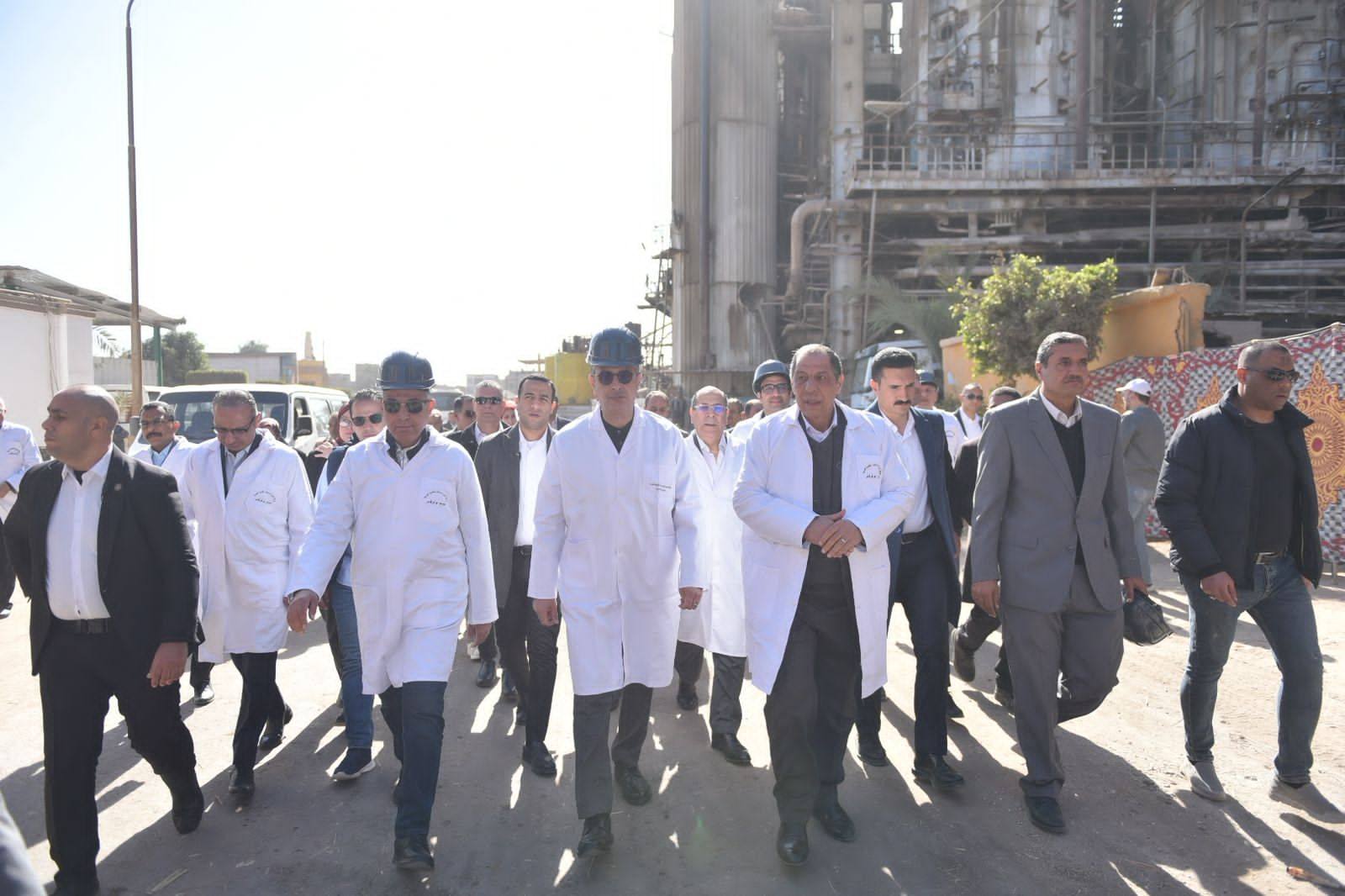 وزير التموين ومحافظ المنيا يتفقدان مصنع سكر أبو قرقاص