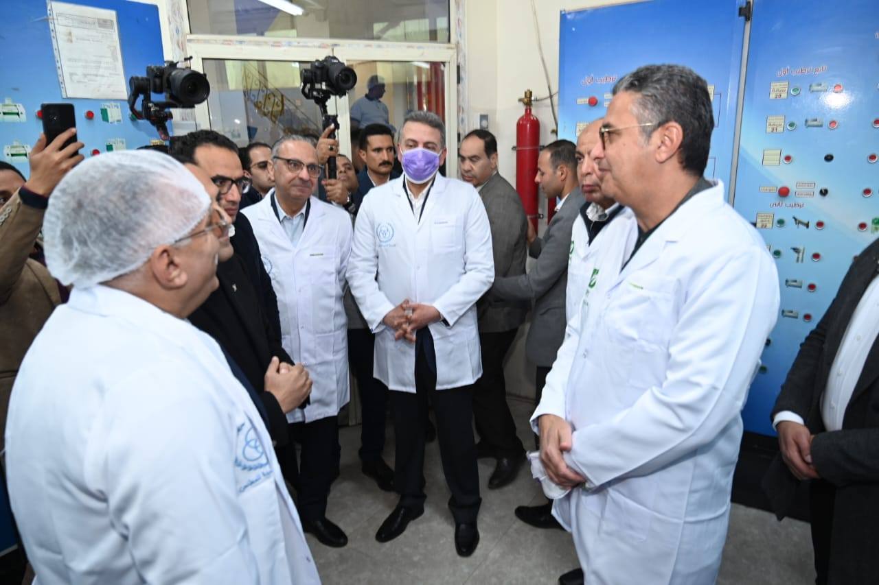 وزير التموين ومحافظ المنيا يتفقدان مصنع سكر أبو قرقاص