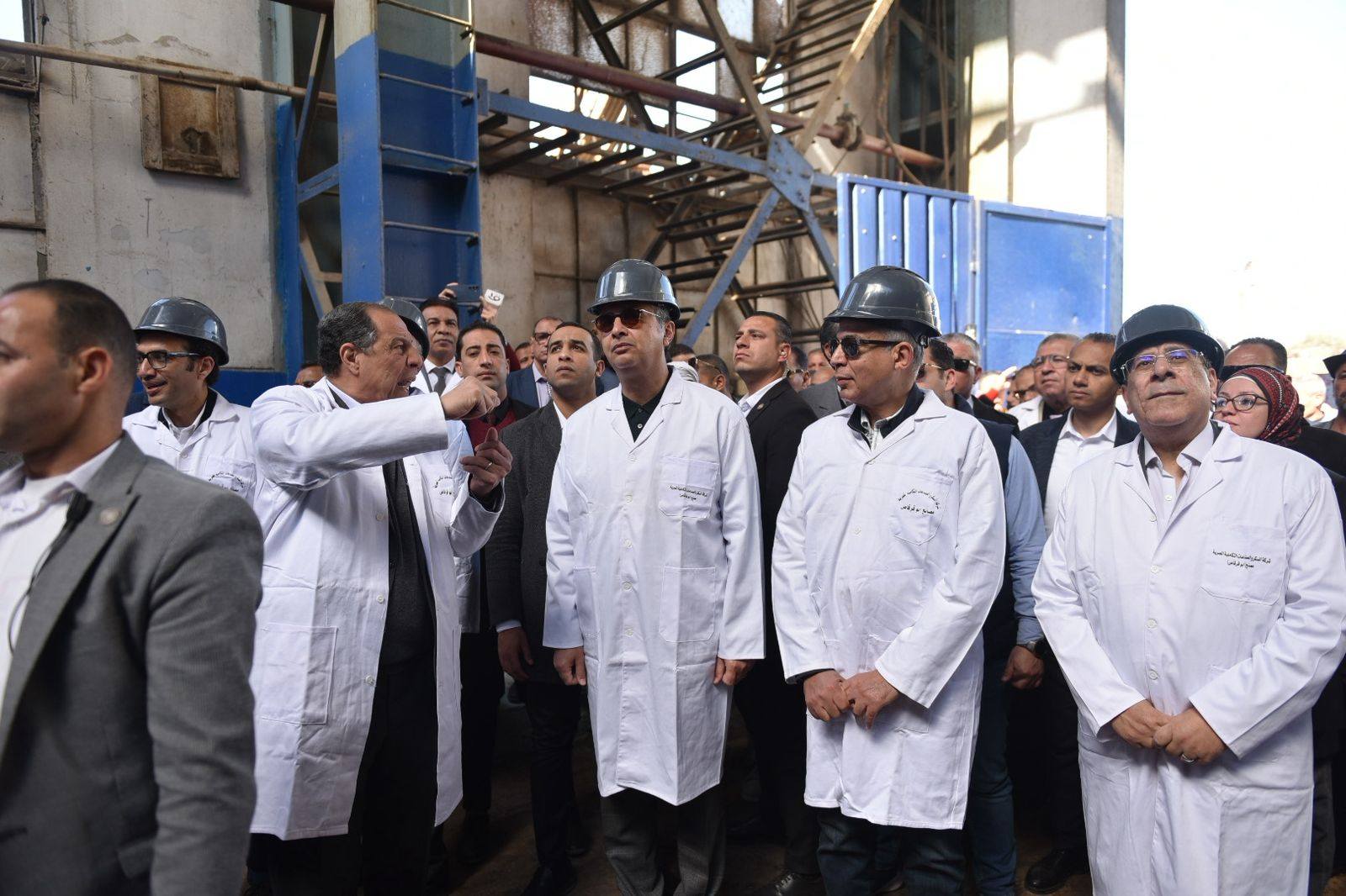 وزير التموين ومحافظ المنيا يتفقدان مصنع سكر أبو قرقاص