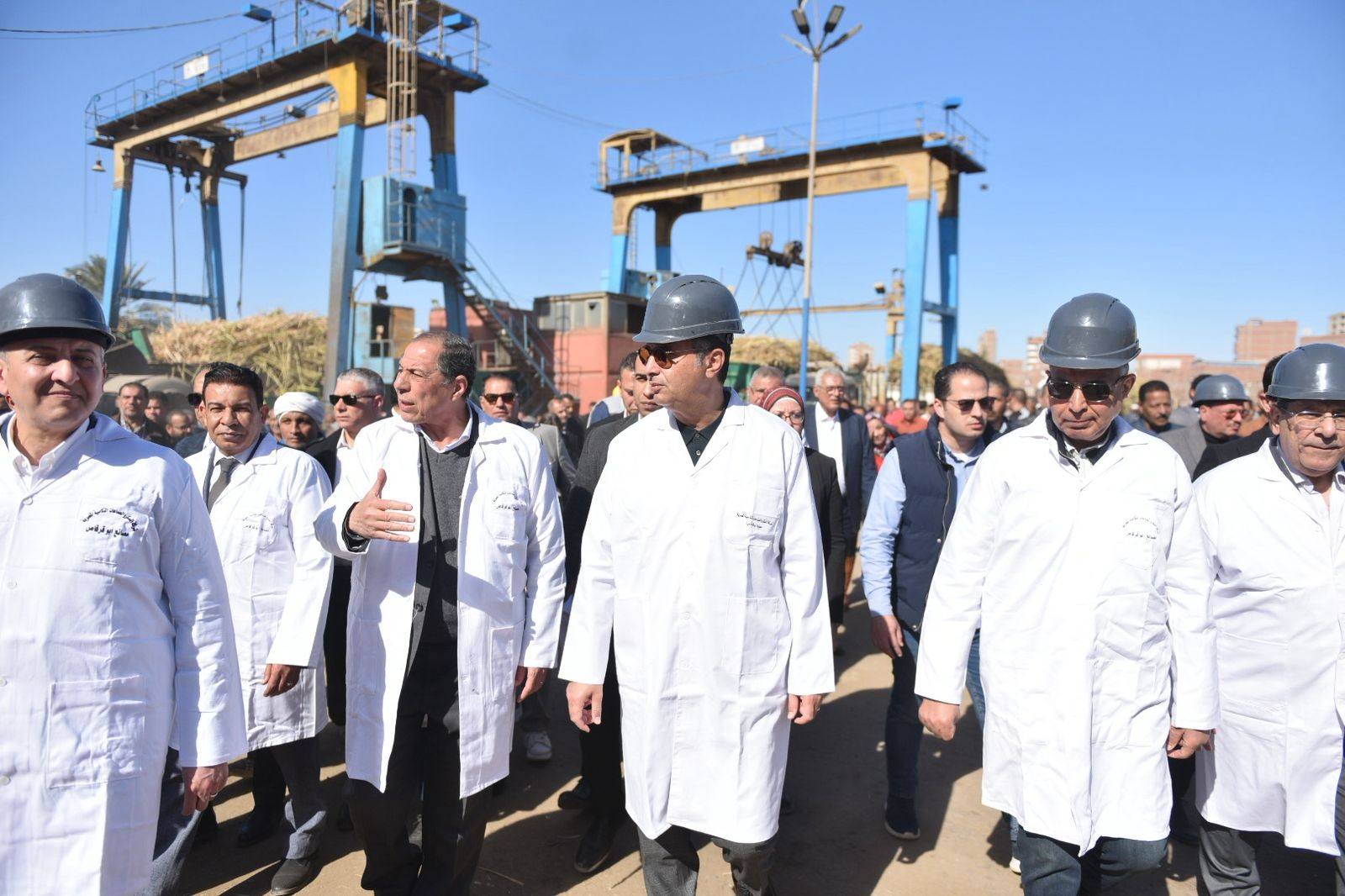 وزير التموين ومحافظ المنيا يتفقدان مصنع سكر أبو قرقاص