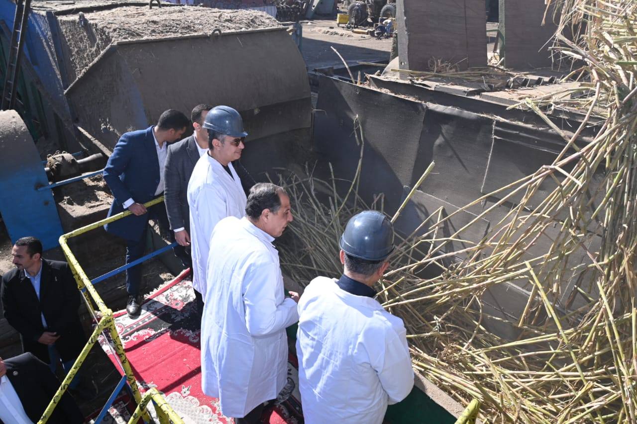 وزير التموين ومحافظ المنيا يتفقدان مصنع سكر أبو قرقاص