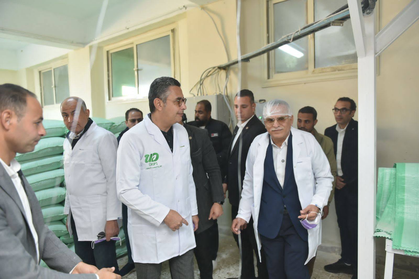 وزير التموين ومحافظ المنيا يتفقدان مصنع سكر أبو قرقاص
