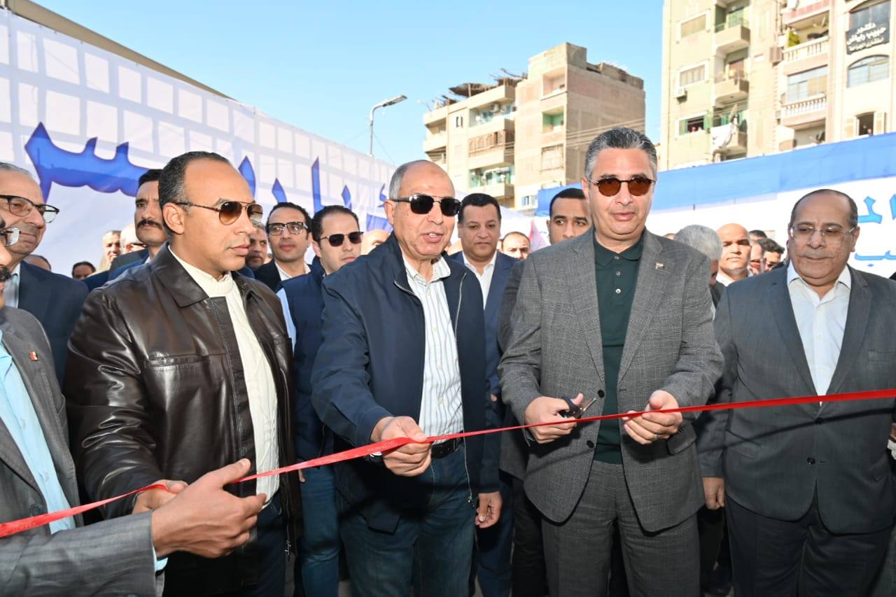 وزير التموين ومحافظ المنيا يمران على عدد من الأنشطة التموينية بالمحافظة