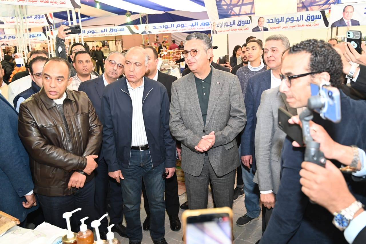 وزير التموين ومحافظ المنيا يمران على عدد من الأنشطة التموينية بالمحافظة