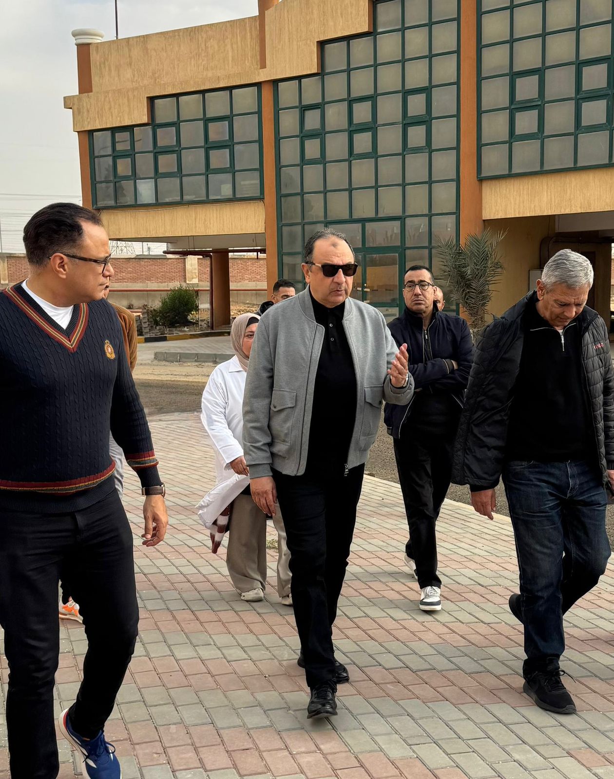 وزير قطاع الأعمال يتفقد مصانع مصر للمستحضرات الطبية