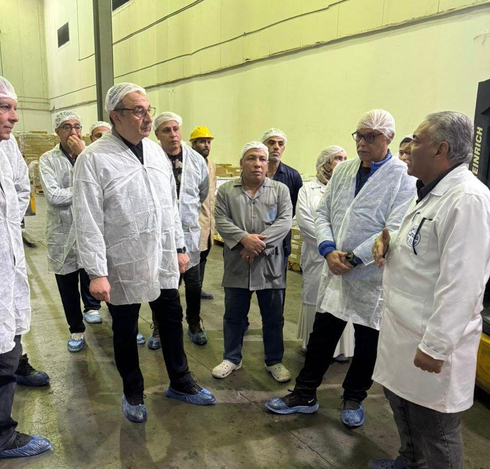 وزير قطاع الأعمال يتفقد مصانع مصر للمستحضرات الطبية