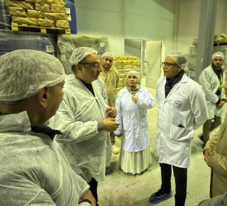 وزير قطاع الأعمال يتفقد مصانع مصر للمستحضرات الطبية