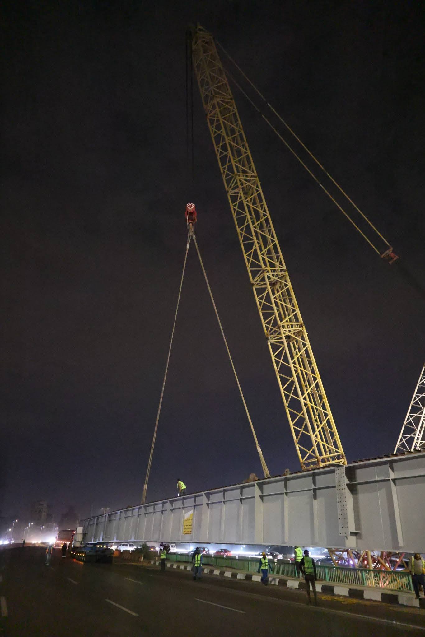 غلق الطريق الدائري بالاتجاهين لرفع الكمر الخرساني لمحور عمرو بن العاص