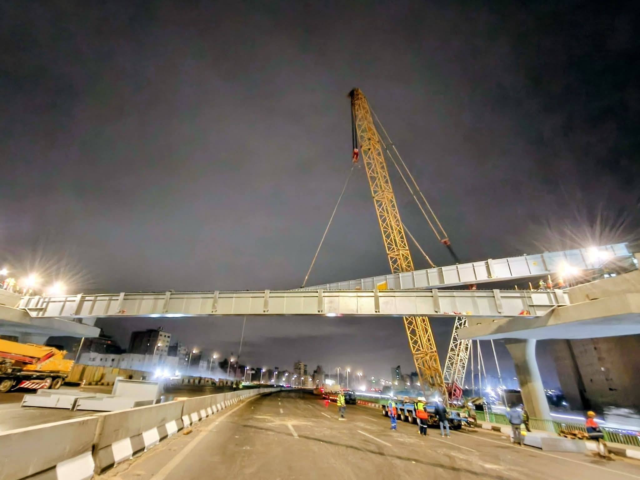 غلق الطريق الدائري بالاتجاهين لرفع الكمر الخرساني لمحور عمرو بن العاص