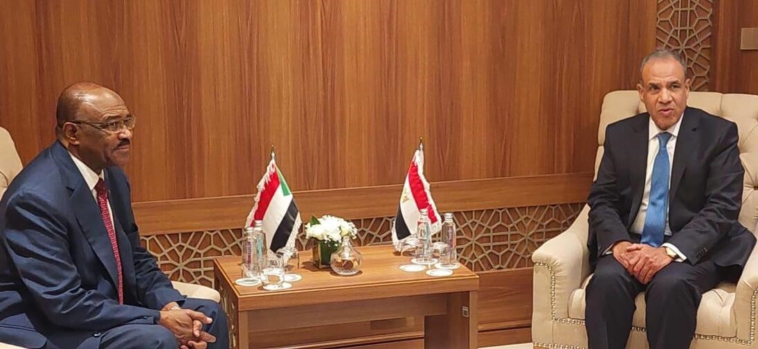 وزير الخارجية يلتقي بنظيره السوداني