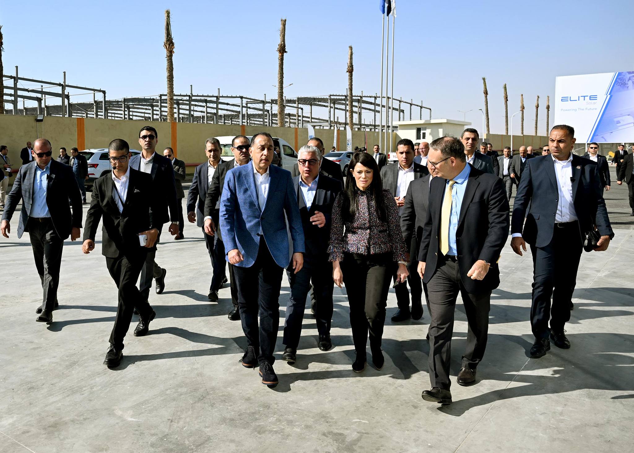 رئيس الوزراء يبدأ جولة بالمنطقة الاقتصادية لقناة السويس