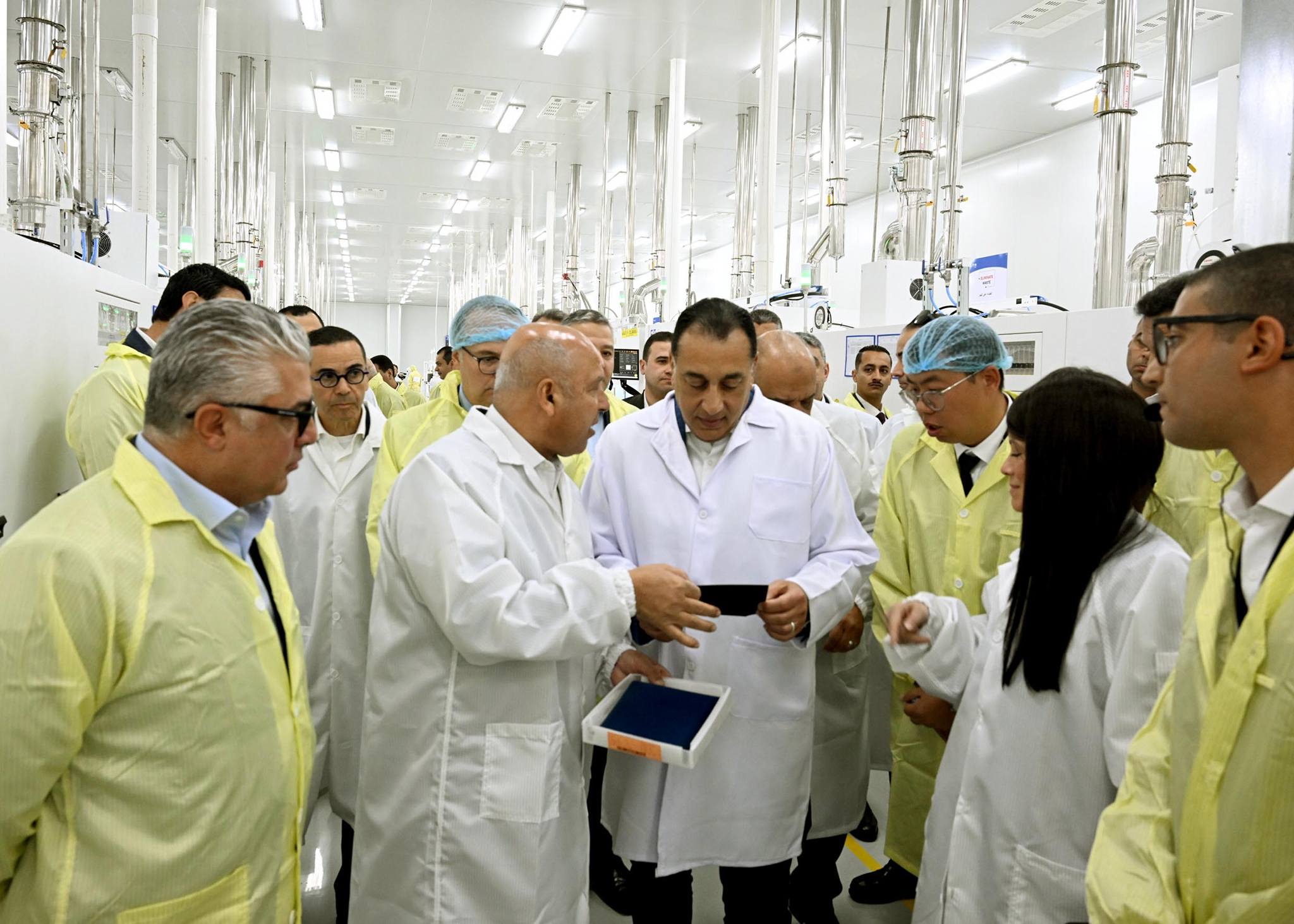 رئيس الوزراء يفتتح مجمع مصانع إيليت سولار