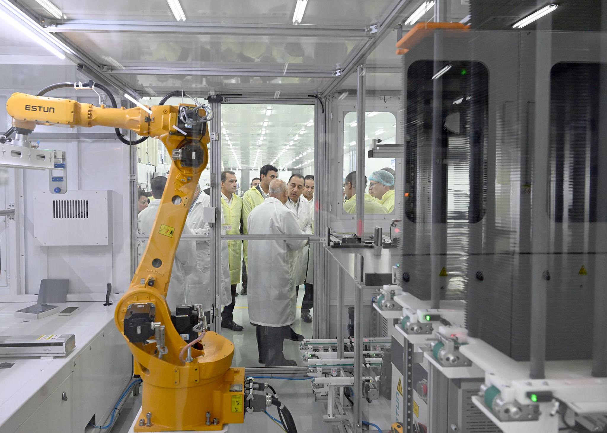 رئيس الوزراء يفتتح مجمع مصانع إيليت سولار