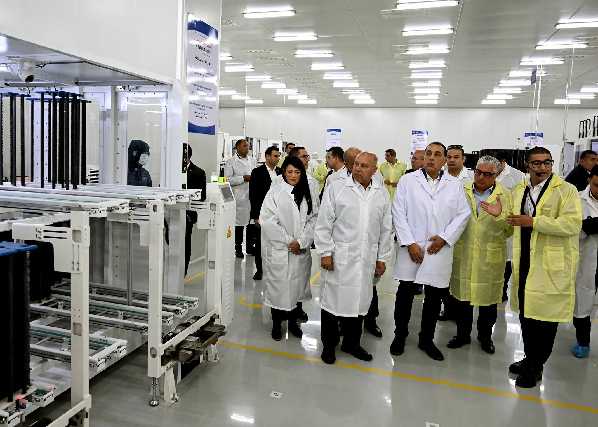 رئيس الوزراء يفتتح مجمع مصانع إيليت سولار