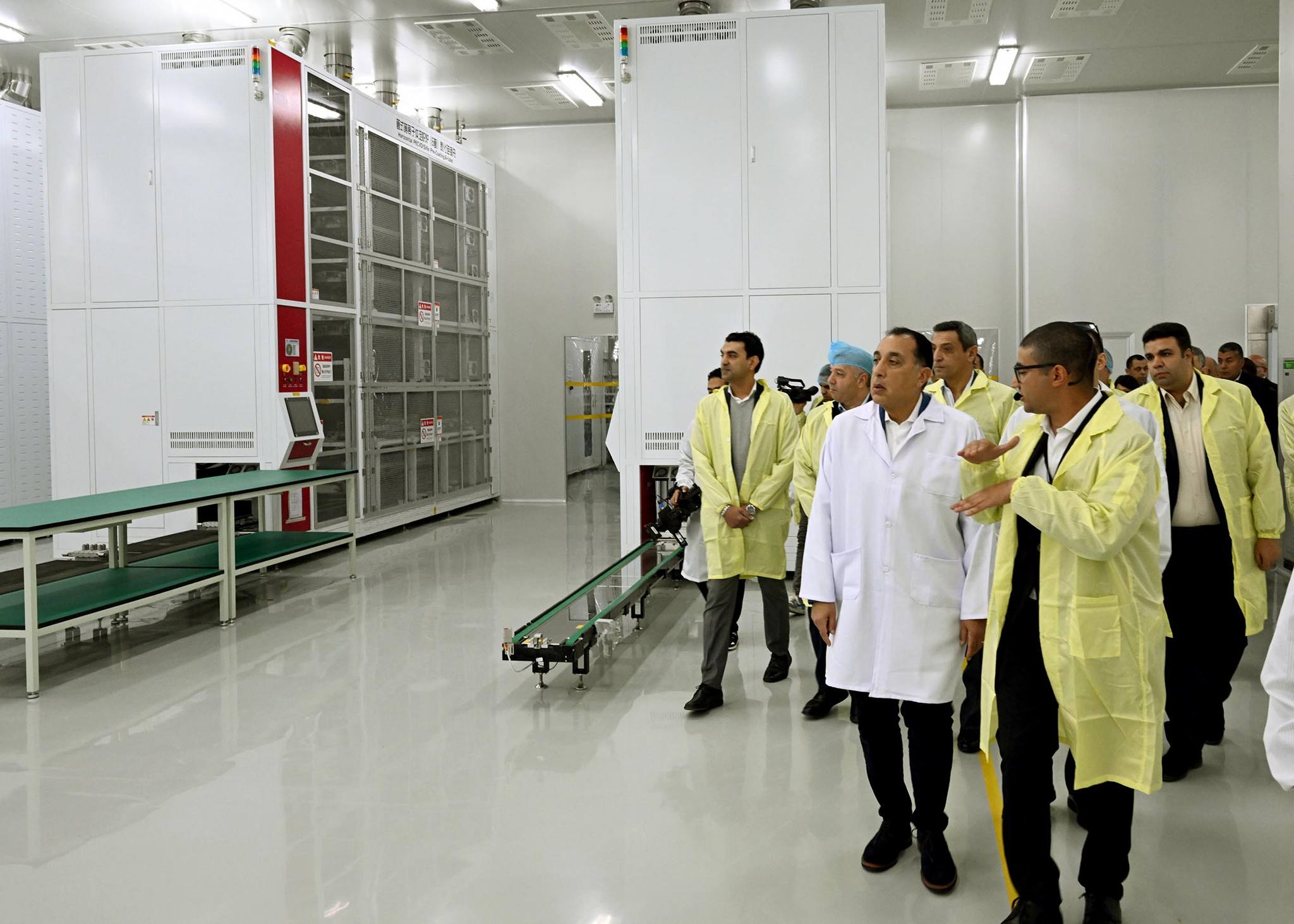 رئيس الوزراء يفتتح مجمع مصانع إيليت سولار