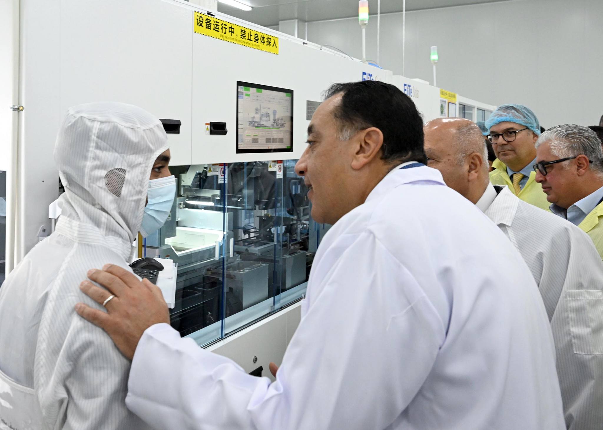 رئيس الوزراء يفتتح مجمع مصانع إيليت سولار