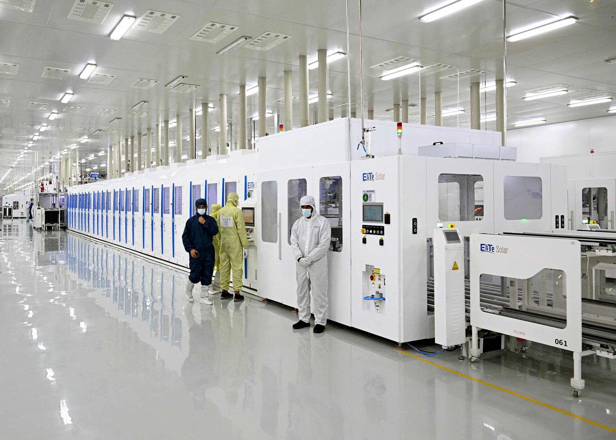 رئيس الوزراء يفتتح مجمع مصانع إيليت سولار