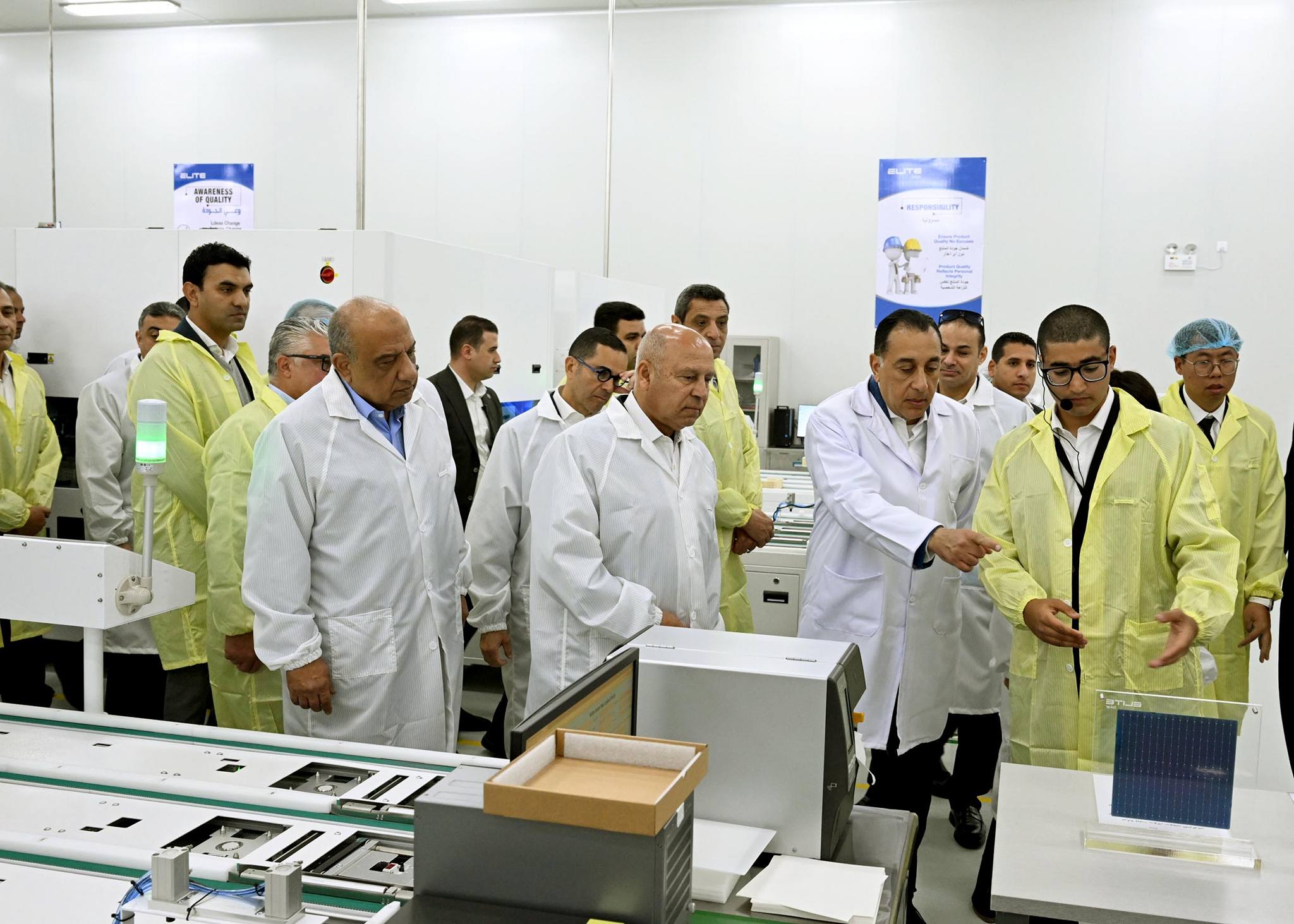 رئيس الوزراء يفتتح مجمع مصانع إيليت سولار