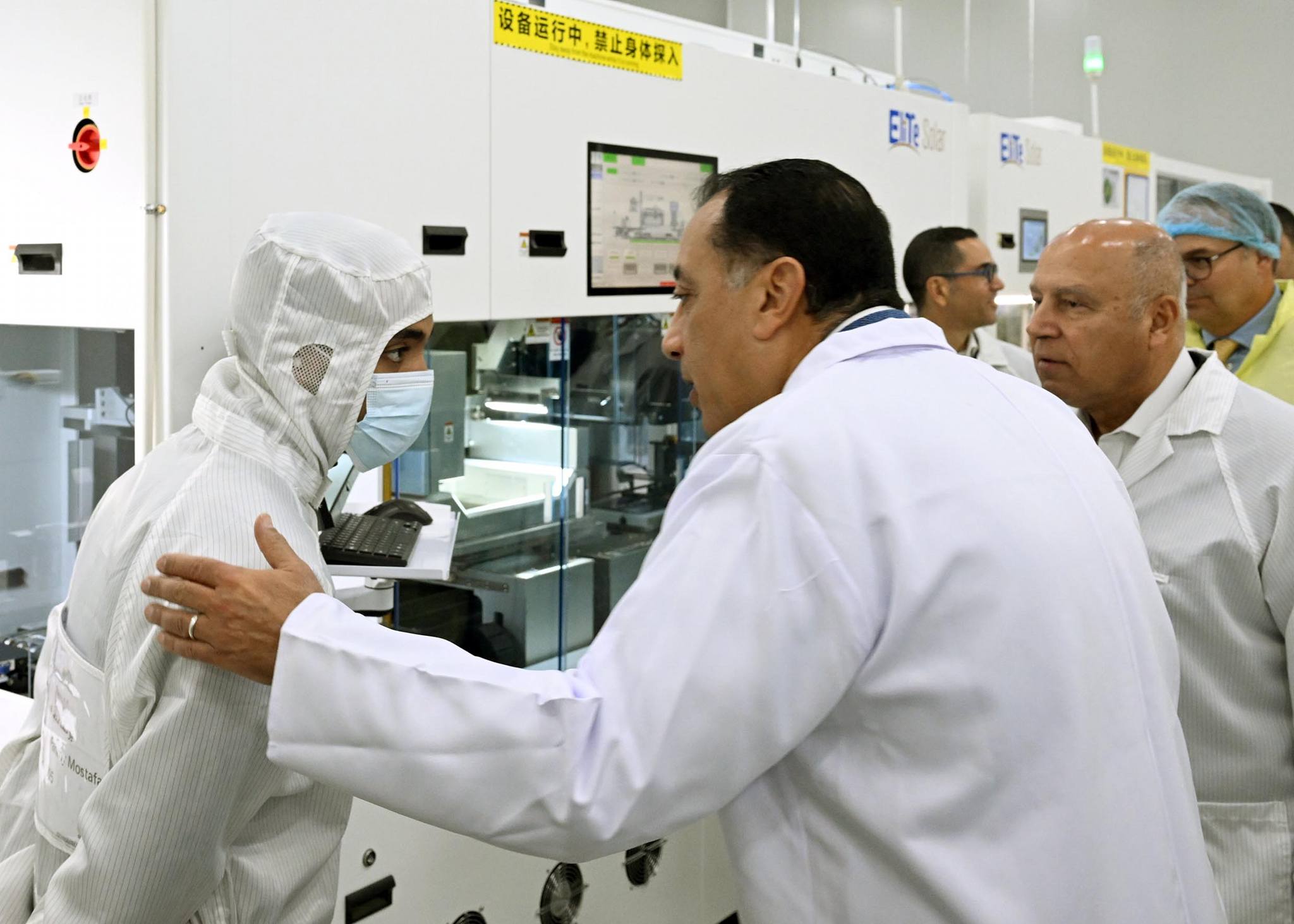 رئيس الوزراء يفتتح مجمع مصانع إيليت سولار