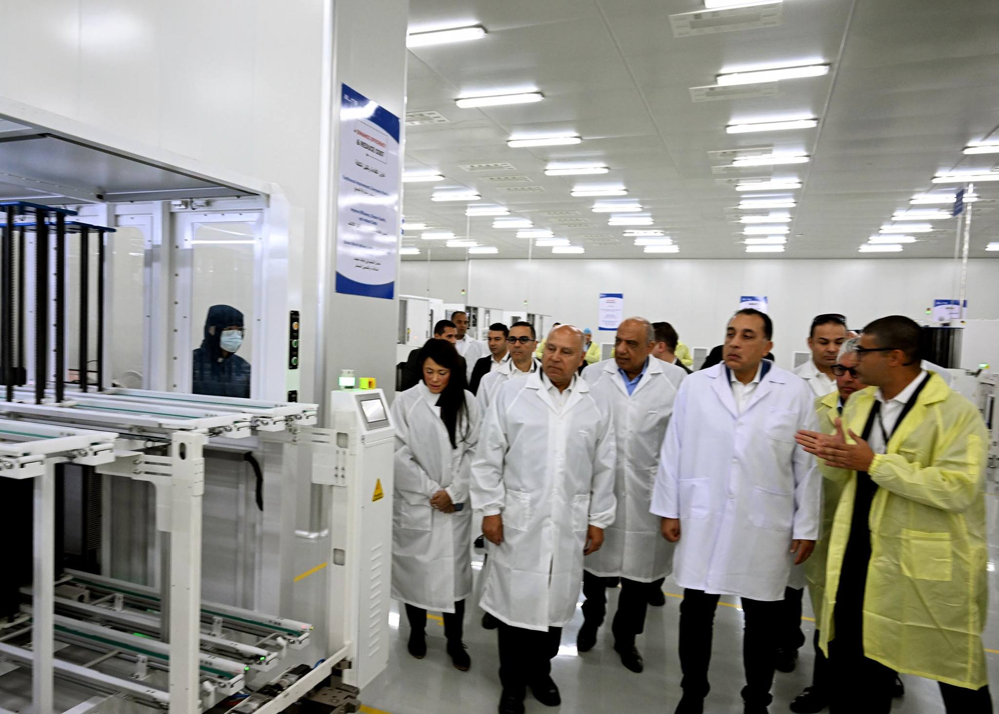 رئيس الوزراء يفتتح مجمع مصانع إيليت سولار