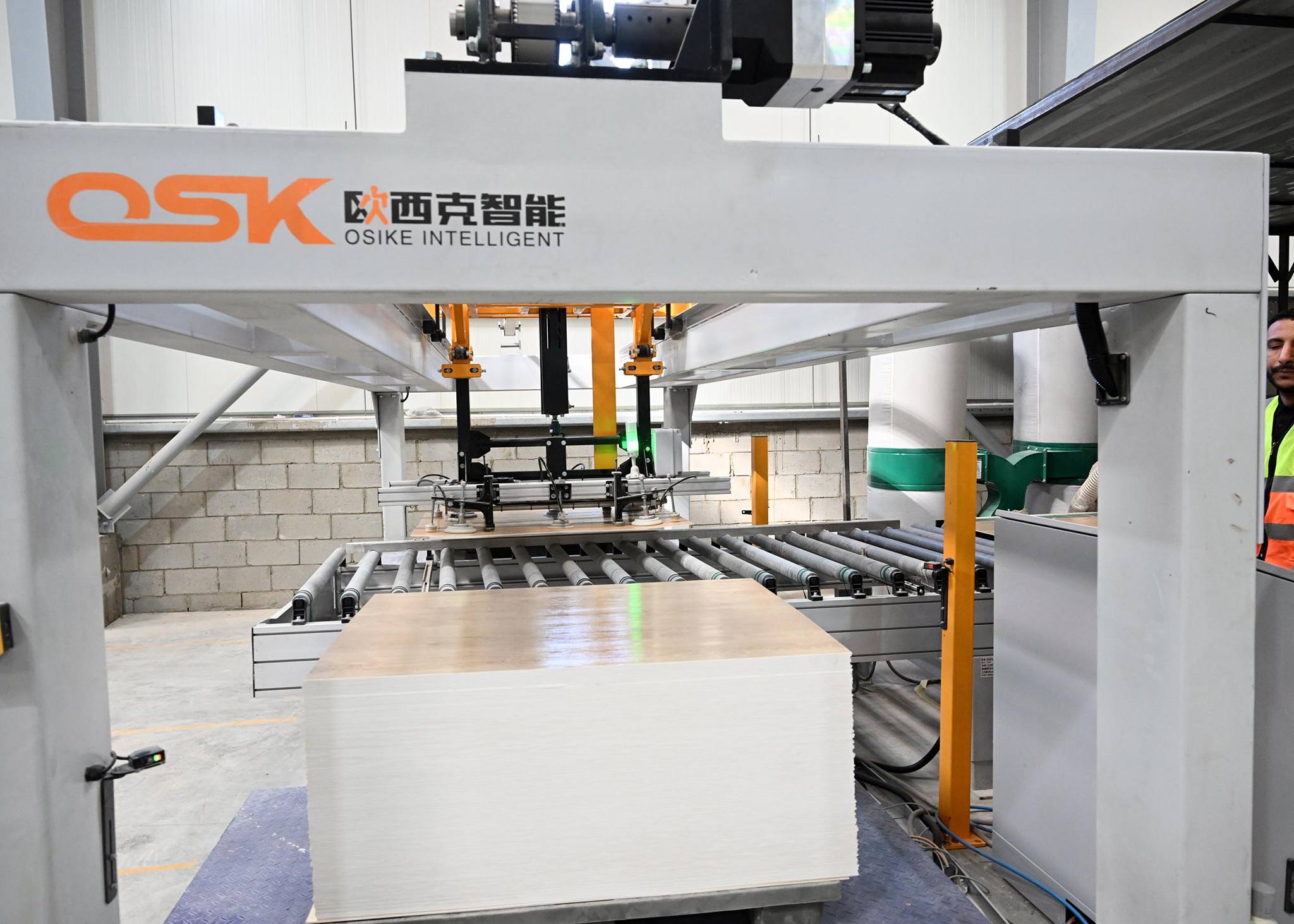 رئيس الوزراء يفتتح مشروع كامستون للصناعات المتطورة