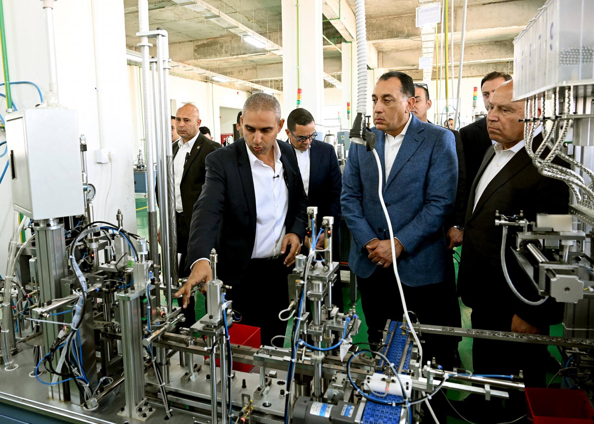 رئيس الوزراء يفتتح مصنع سي إي سي لإنتاج رولمان البلي