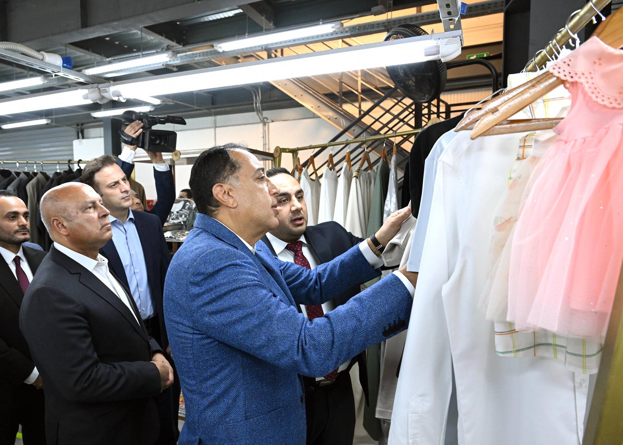 رئيس الوزراء يفتتح مصنع وامي فاشون للملابس الجاهزة