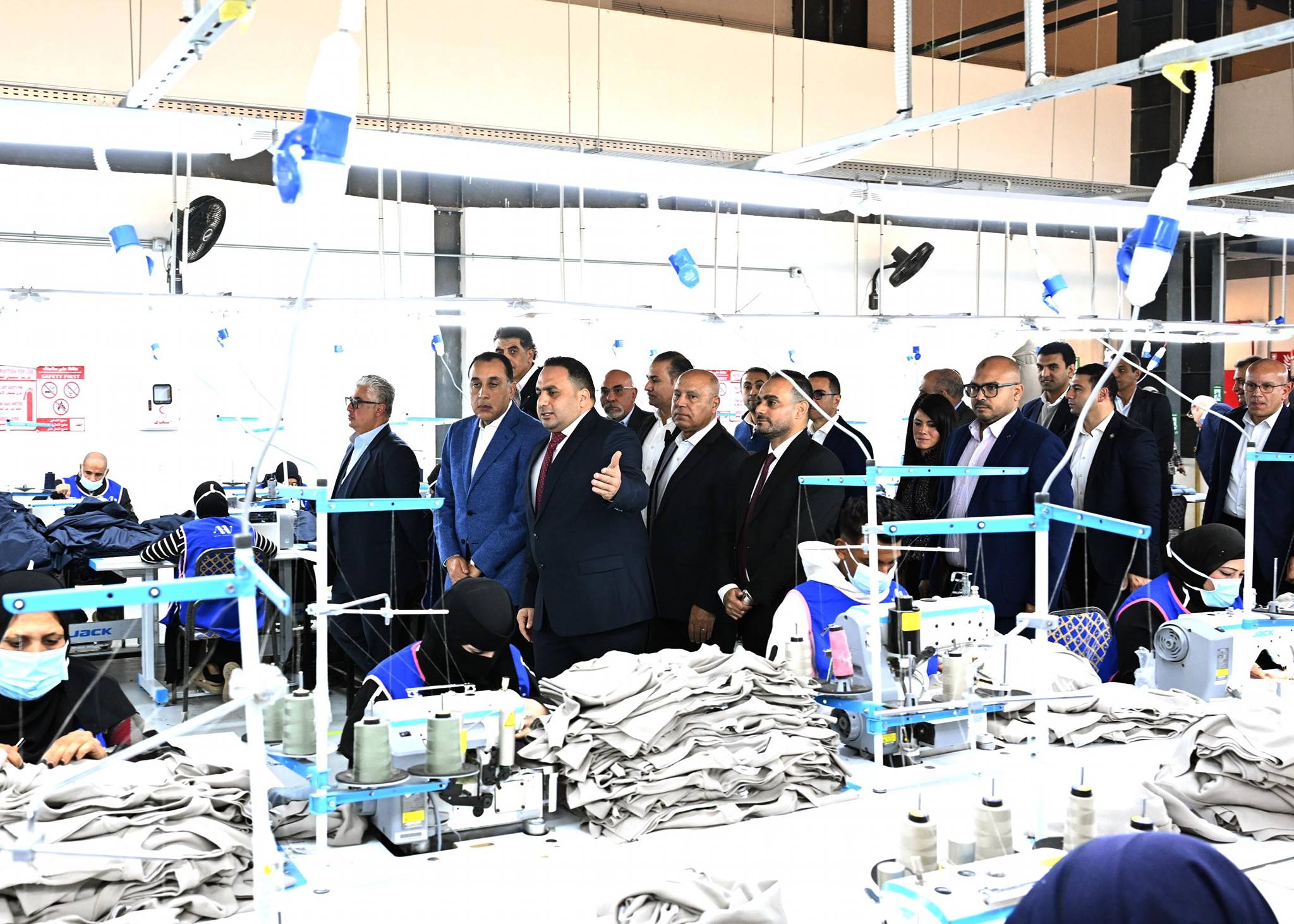 رئيس الوزراء يفتتح مصنع وامي فاشون للملابس الجاهزة