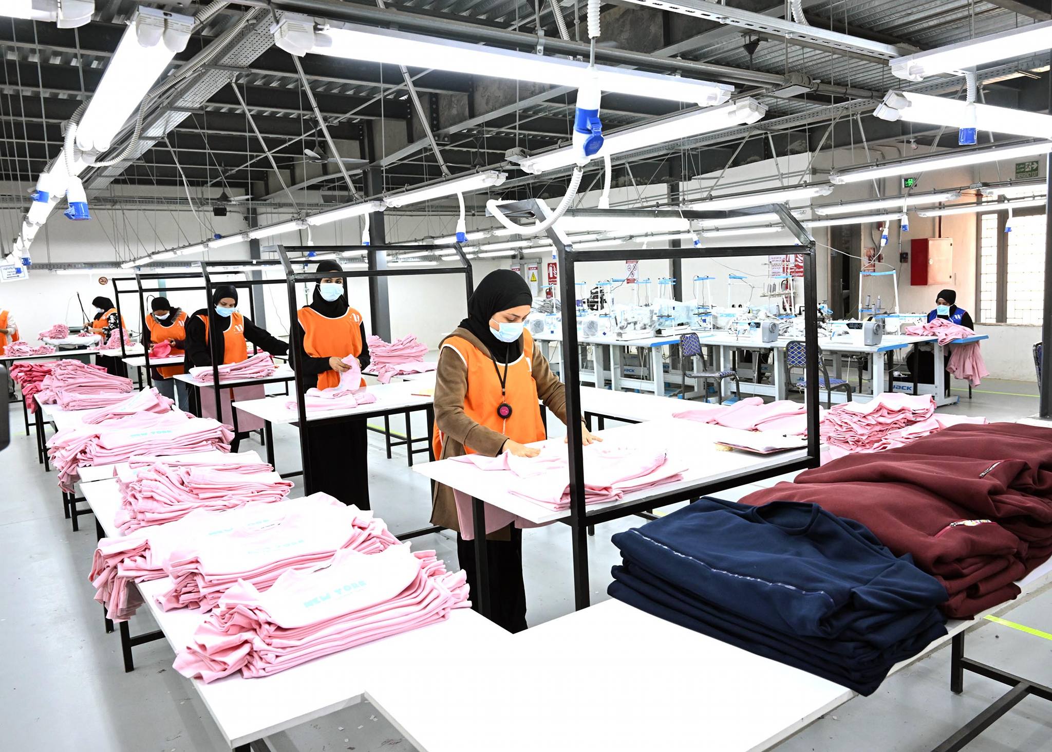 رئيس الوزراء يفتتح مصنع وامي فاشون للملابس الجاهزة