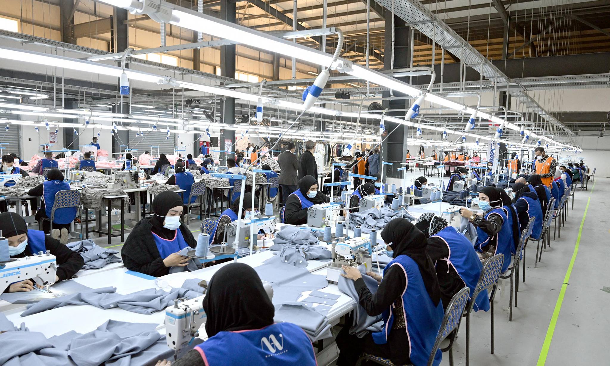 رئيس الوزراء يفتتح مصنع وامي فاشون للملابس الجاهزة