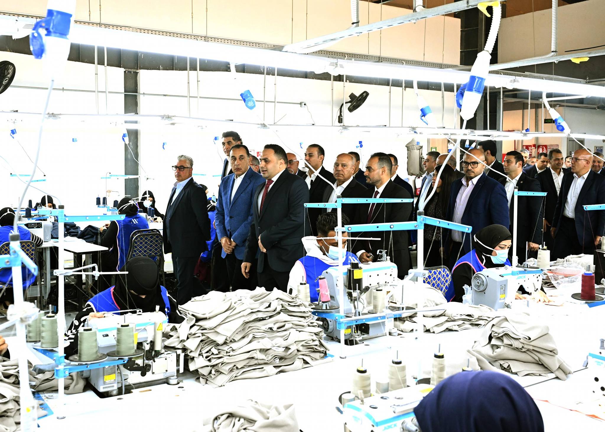 رئيس الوزراء يفتتح مصنع وامي فاشون للملابس الجاهزة