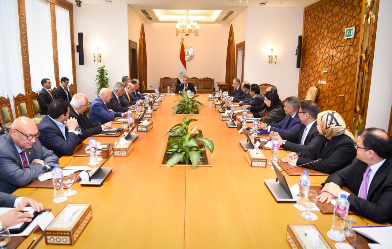 وزير الخارجية يلتقي بعدد من كبار رجال الأعمال وممثلي القطاع الخاص والشركات المصرية