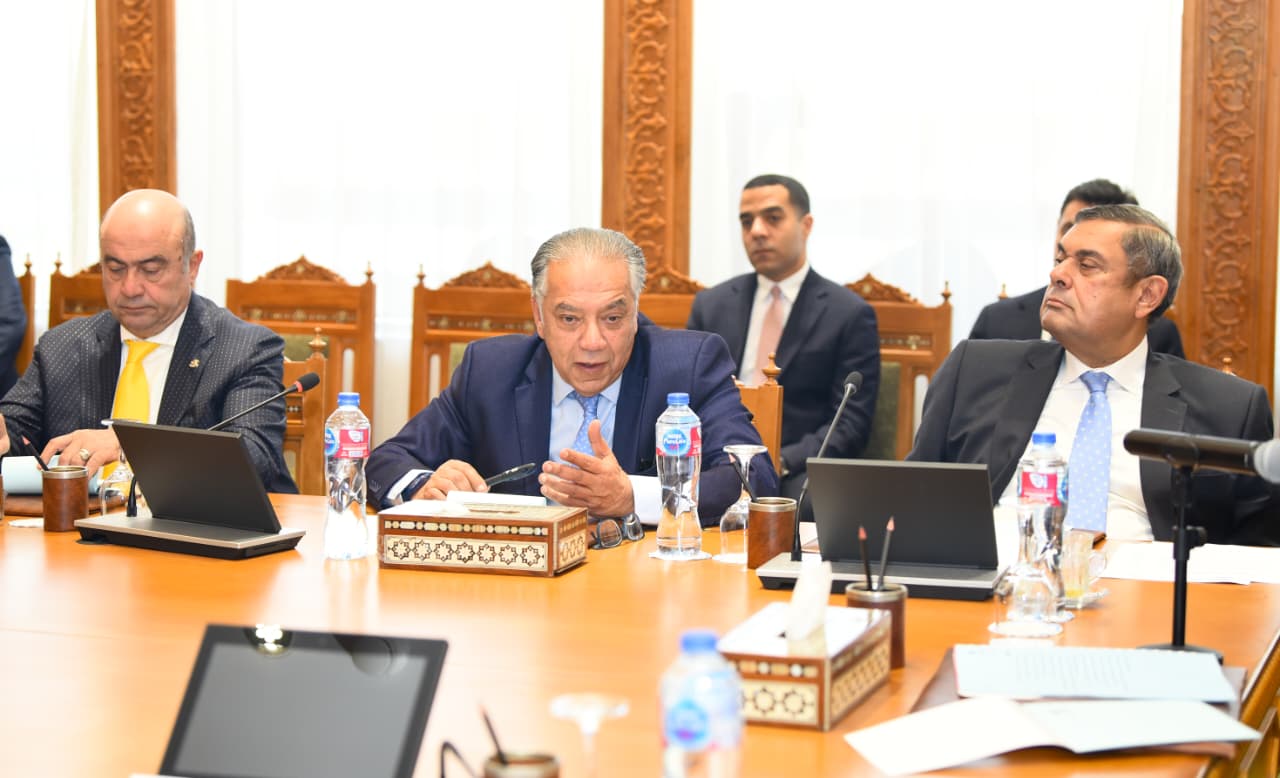 وزير الخارجية يلتقي بعدد من كبار رجال الأعمال وممثلي القطاع الخاص والشركات المصرية