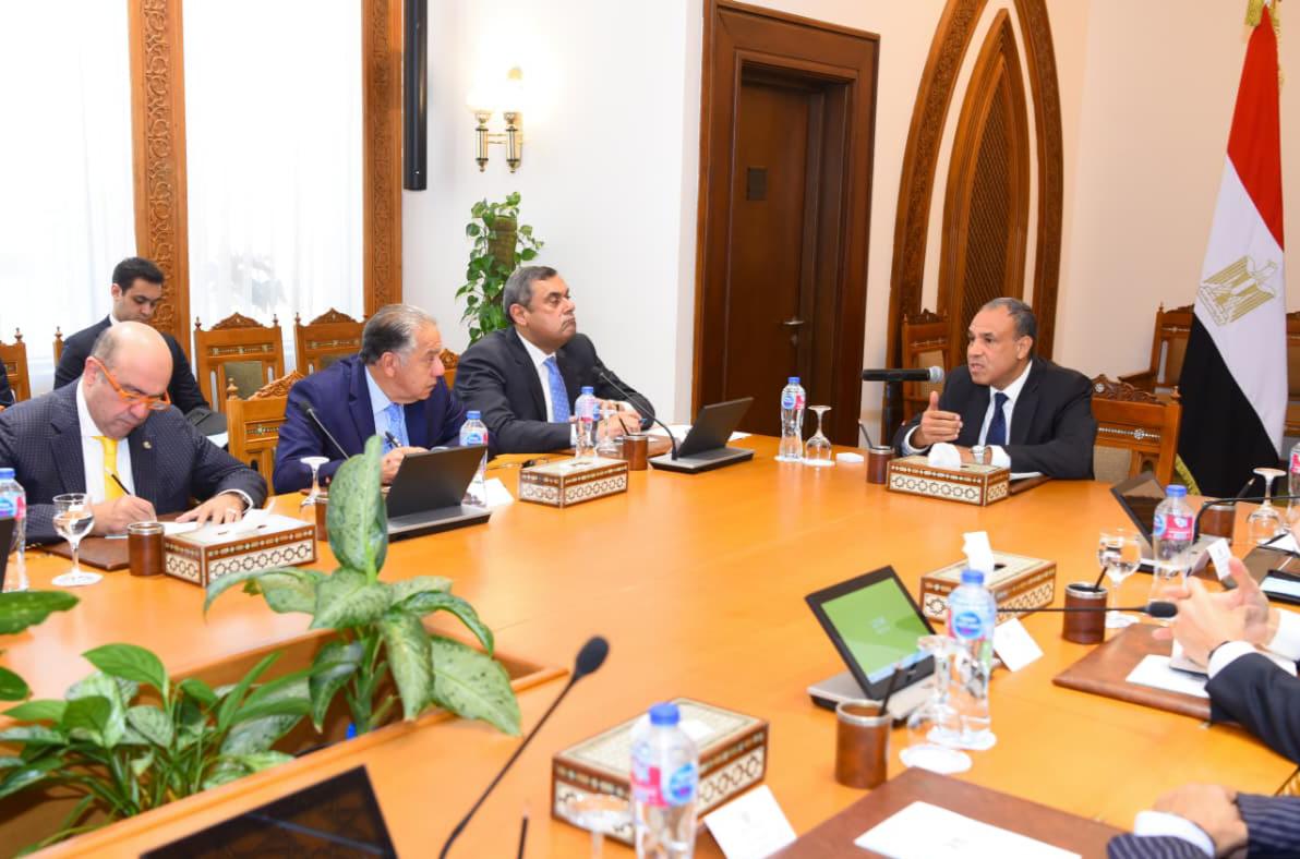 وزير الخارجية يلتقي بعدد من كبار رجال الأعمال وممثلي القطاع الخاص والشركات المصرية