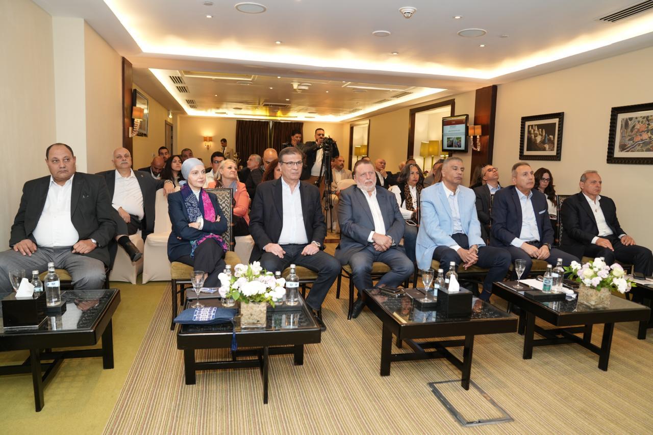 محافظ البنك المركزي ووزير الزراعة يتفقدان عدد من القرى بمحافظة أسوان