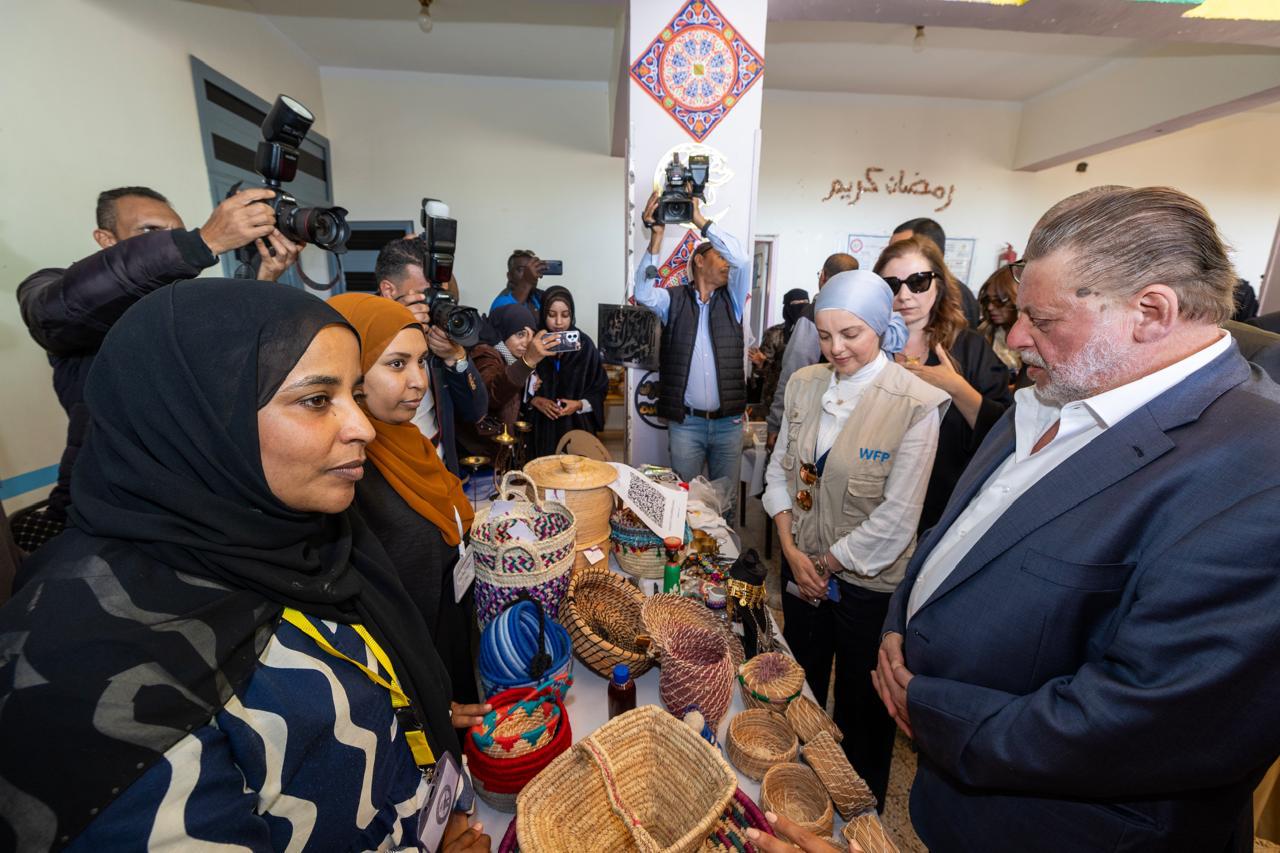 محافظ البنك المركزي ووزير الزراعة يتفقدان عدد من القرى بمحافظة أسوان