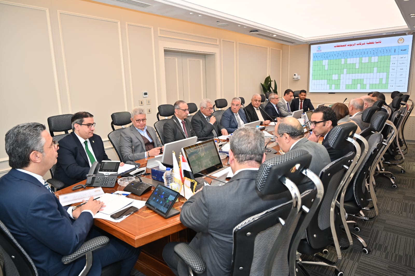 وزير التموين يجتمع برؤساء مجالس إدارات شركات الزيوت